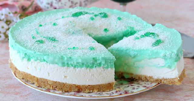 Erfrischende Waldmeister Philadelphia Torte