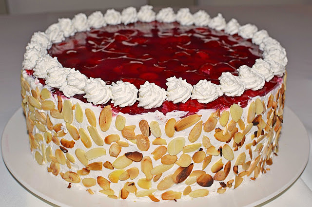 Himbeer-Quark Sahnetorte