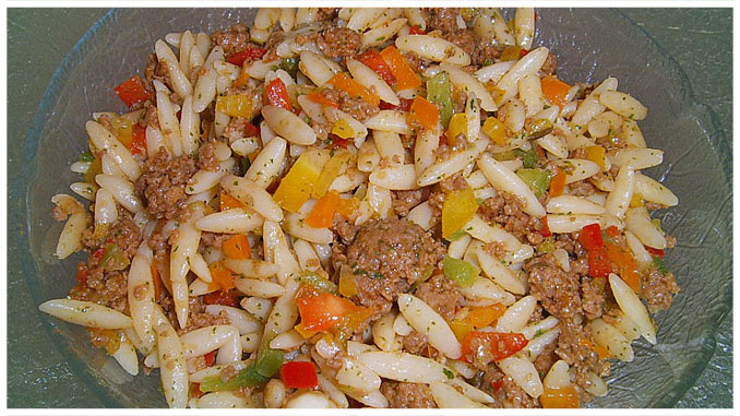 Kritharaki Salat mit Hackfleisch, der süchtig macht