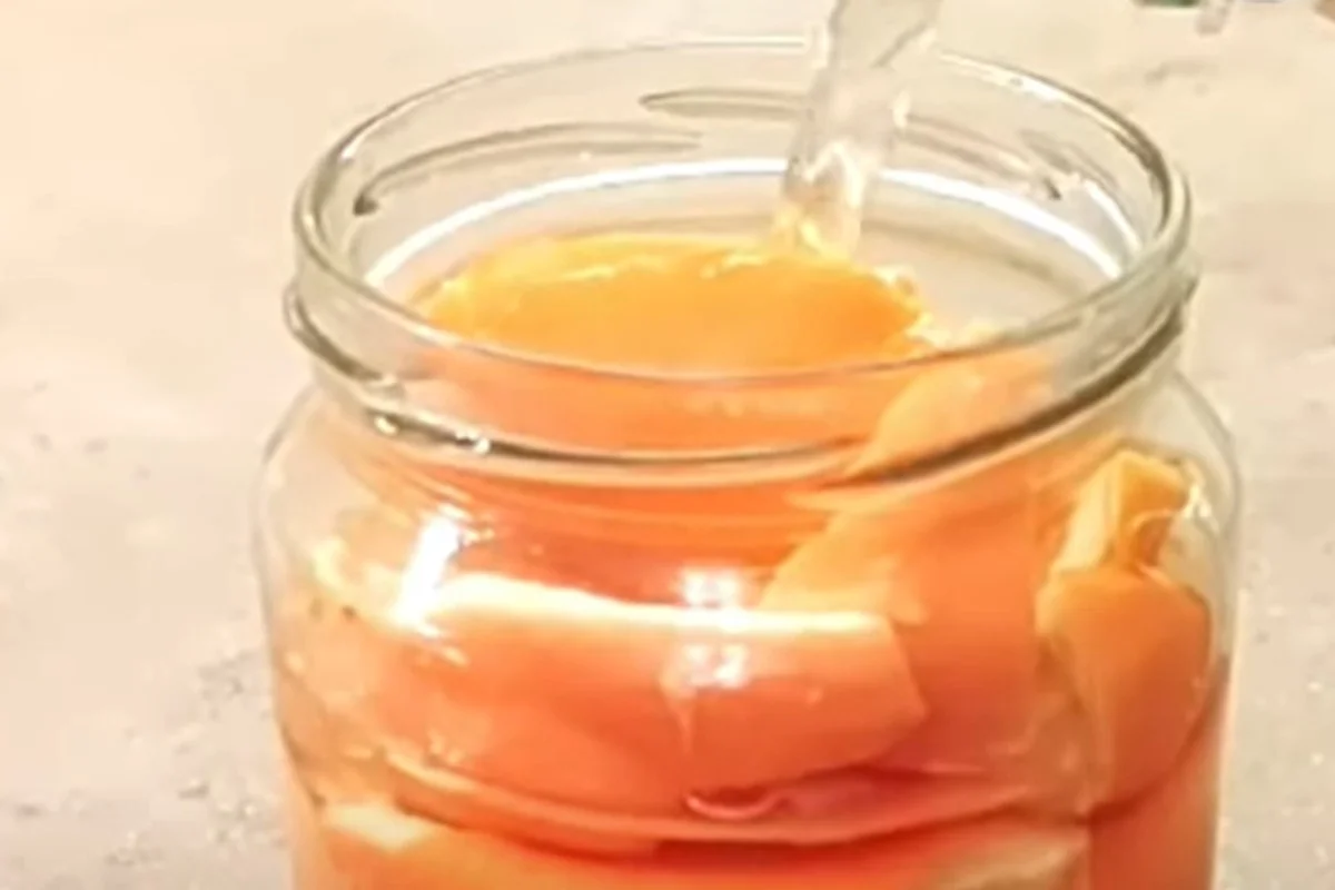 Orangenschalen: Nie wieder wegwerfen, in ein Glas geben und Essig hinzufügen