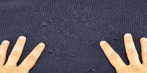 Flusen auf dem Pullover: Ein einfacher Trick und das Kleidungsstück ist wie neu