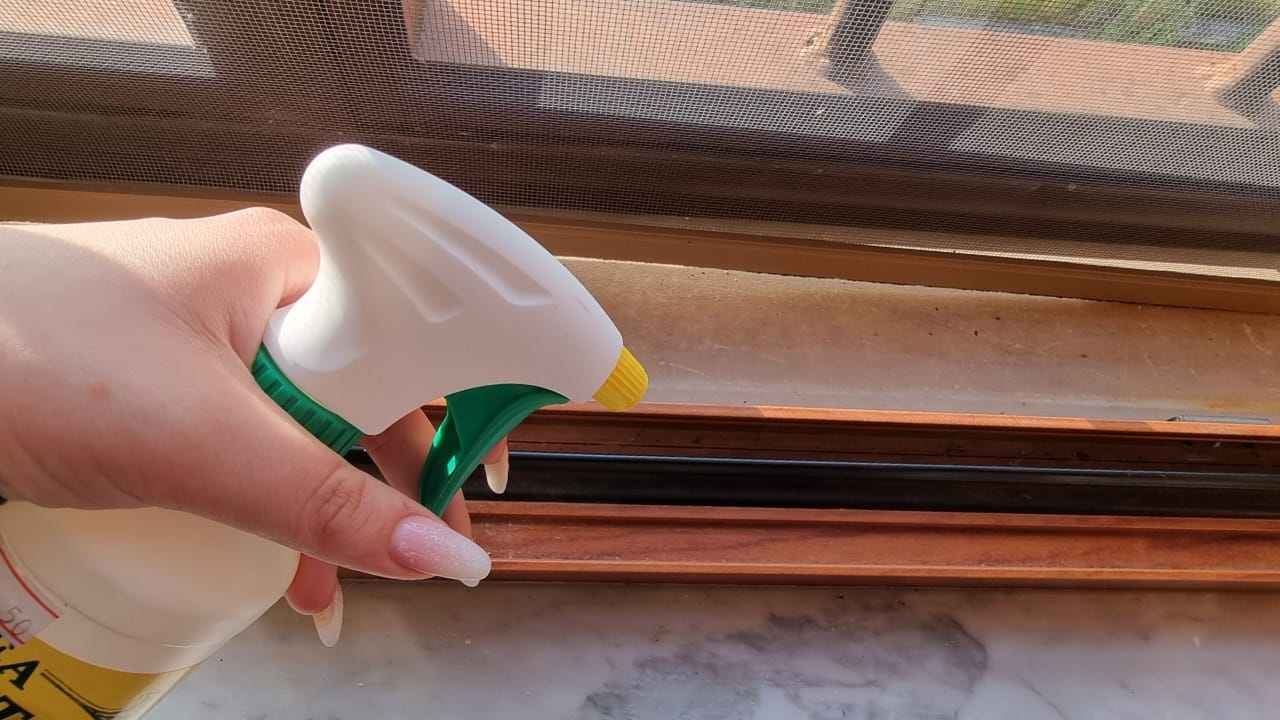 Hergestellt auf Fensterschienen.