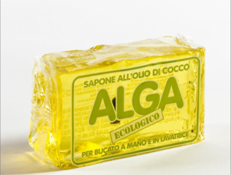 Omas gelbe Seife mit Knoblauch im Glas