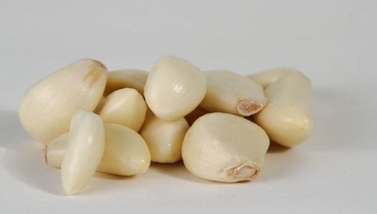 Geschälte Knoblauchzehen