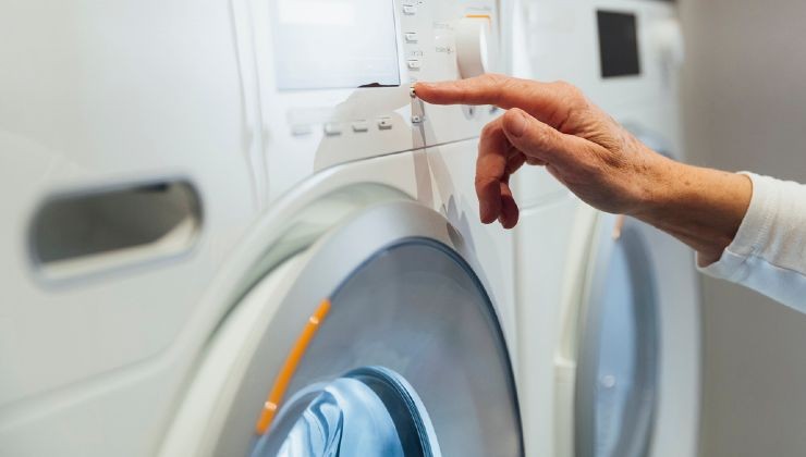 Detersivo per i piatti in lavatrice Geschirrspülmittel in der Waschmaschine